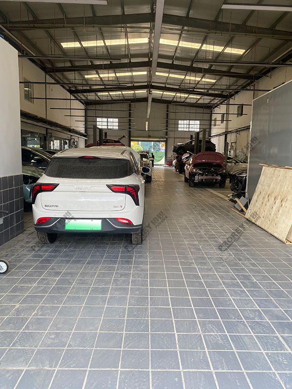 湖北哪吒4S店-武汉哪吒汽车-维修车间