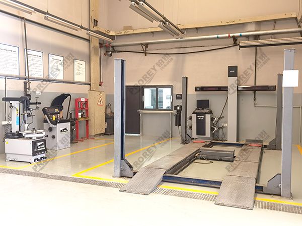 四川哪吒汽车4S店-成都合众直营店-四柱举升机