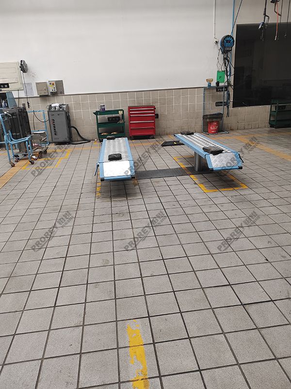 山东雷克萨斯4S店 -烟台锦绣世泰雷克萨斯路斯霸地藏举升机