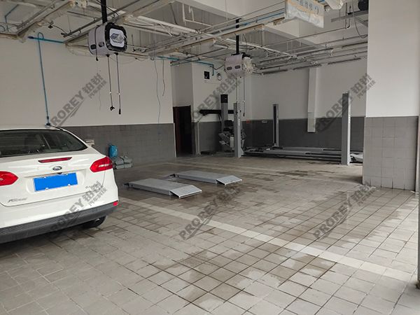 浙江宝能4S店-杭州萧山店-剪式举升机